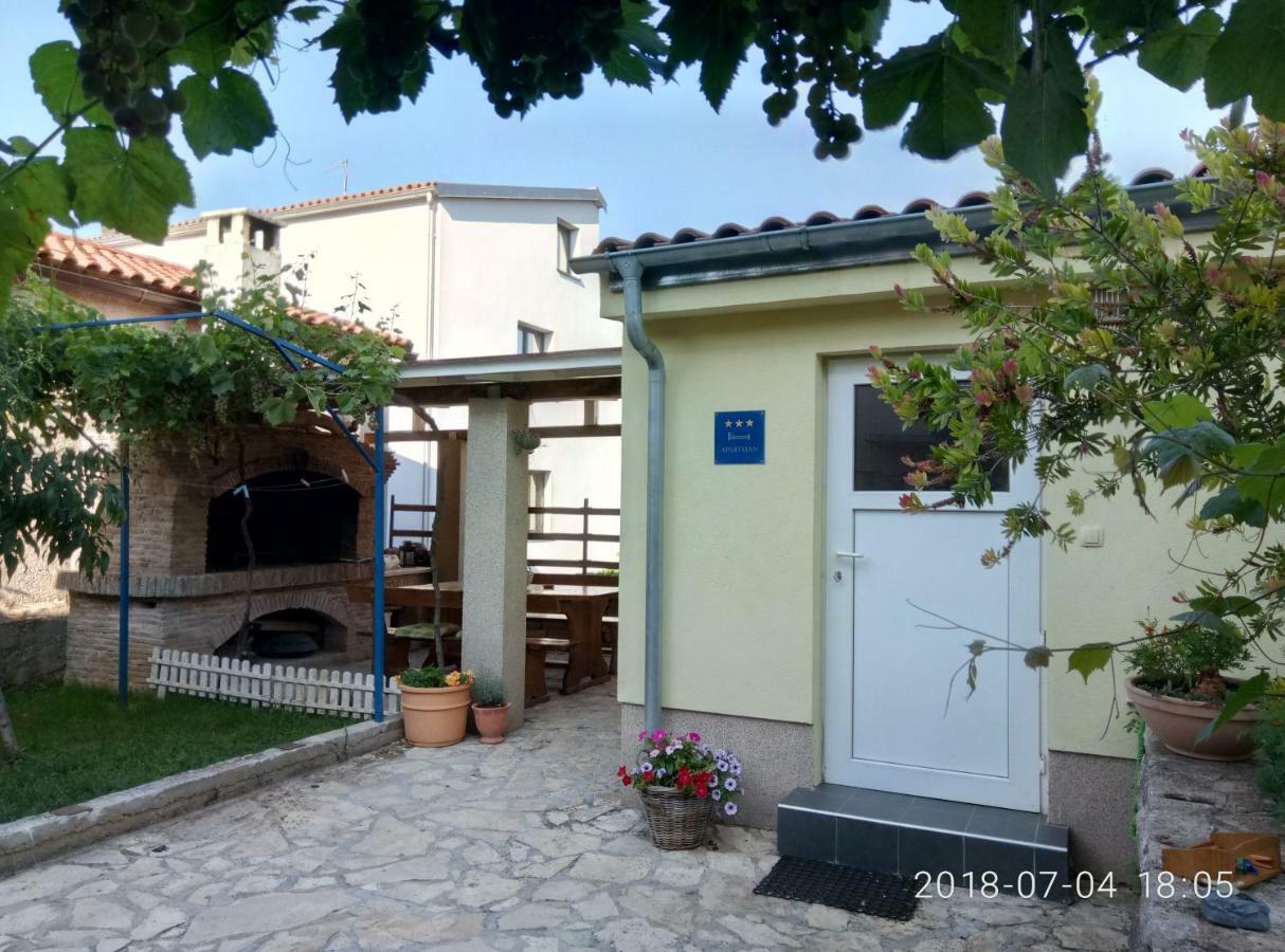 Apartman Vivian Pula Bagian luar foto