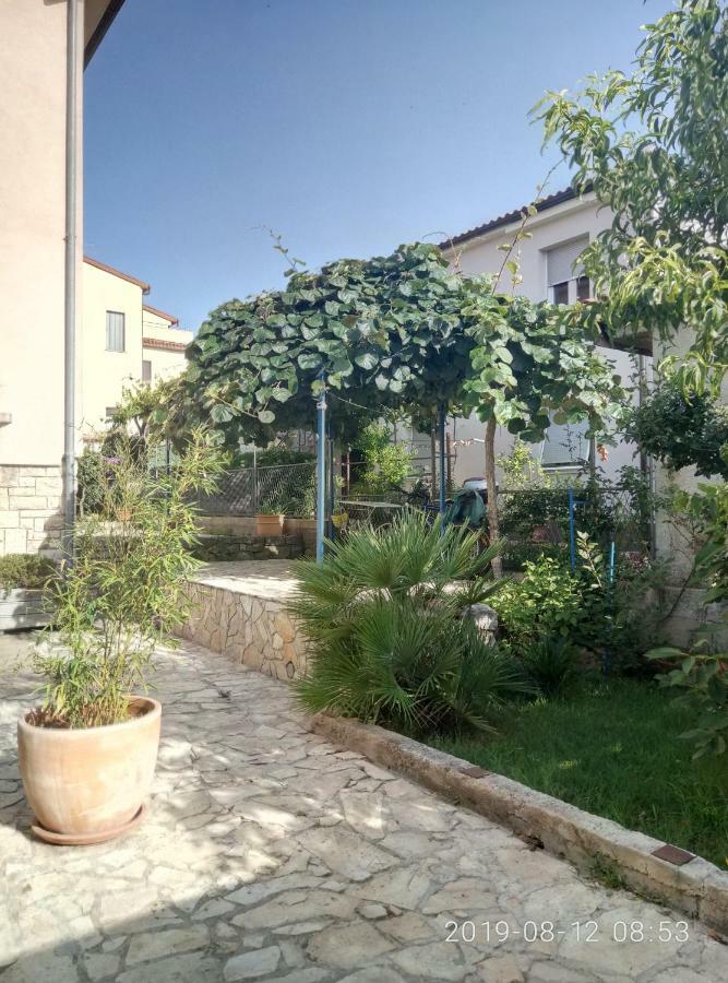 Apartman Vivian Pula Bagian luar foto